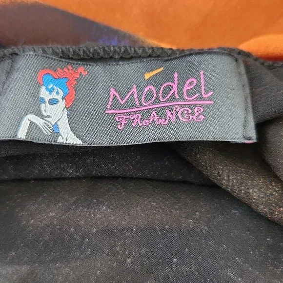 Model France Duster - Picture 4 of 5